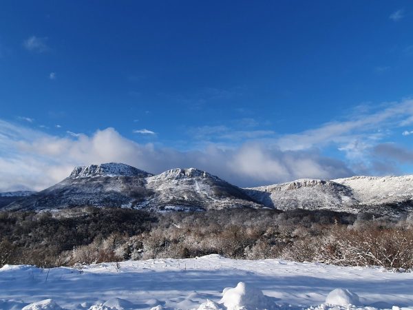 a snow covered mountain